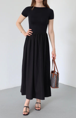 Siyah Viyana Pileli Elbise