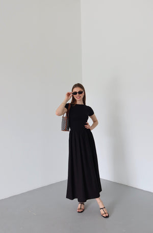 Siyah Viyana Pileli Elbise