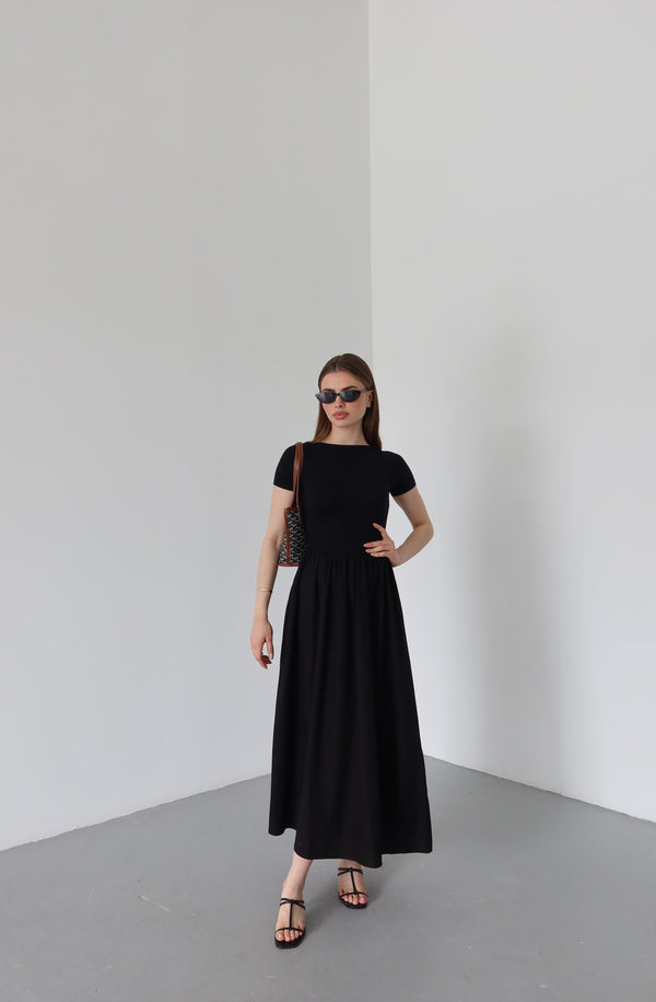 Siyah Viyana Pileli Elbise