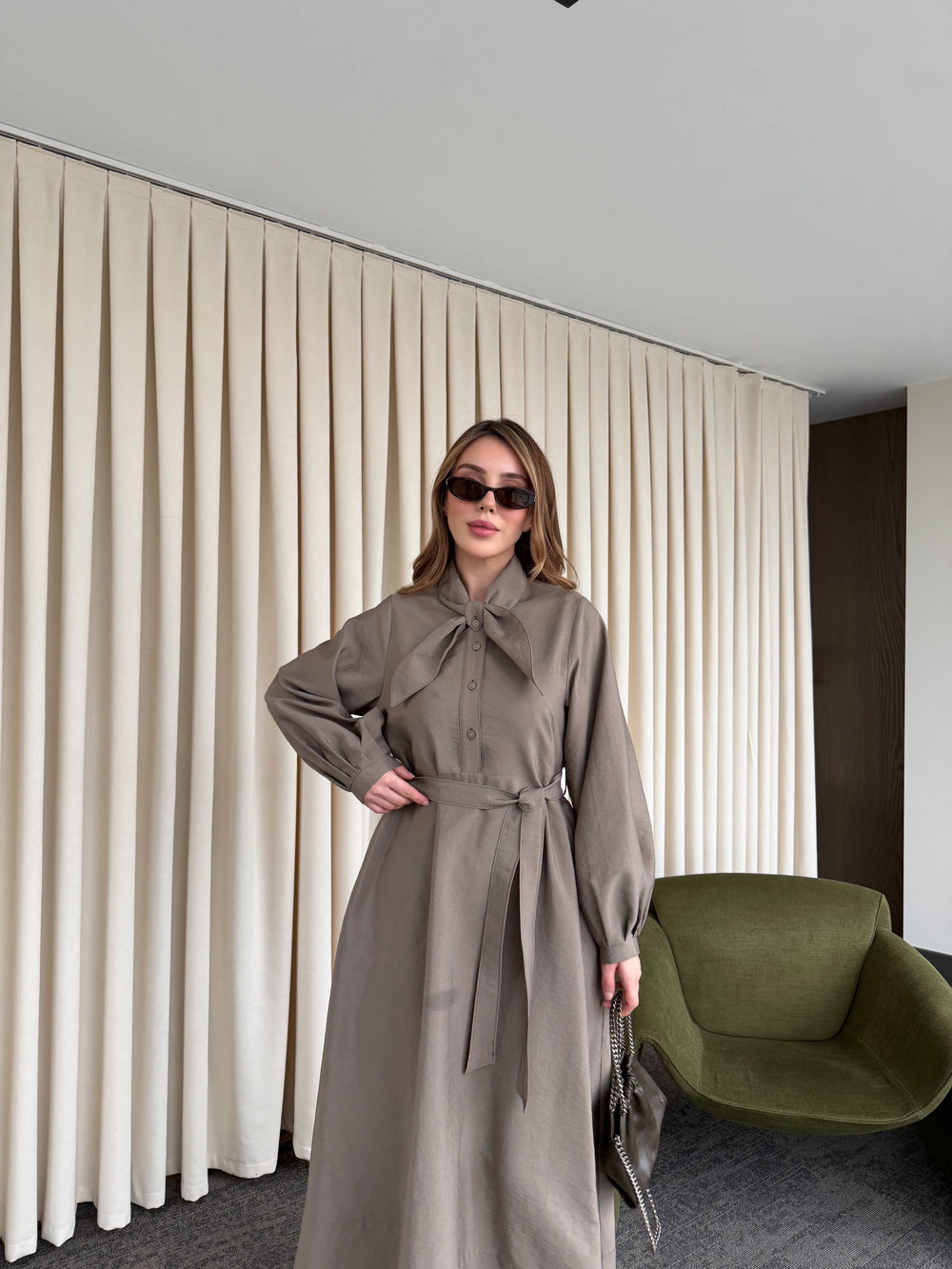 Vizon Yakası Fiyonk Detaylı Elbise- 2001