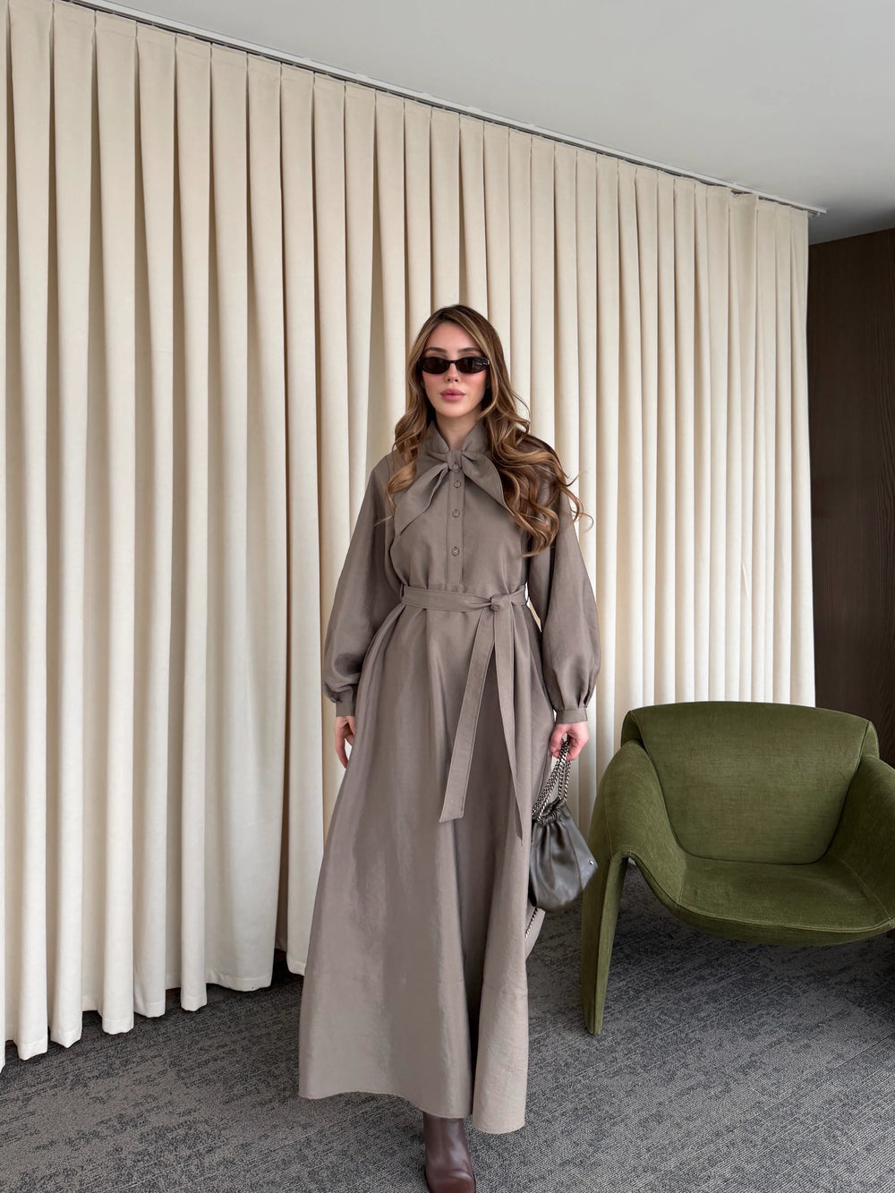 Vizon Yakası Fiyonk Detaylı Elbise- 2001