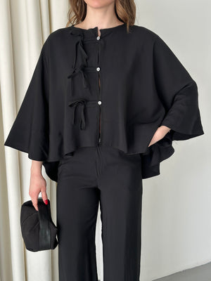 Siyah Yarasa Kol Bağcık Düğme Detaylı Takım