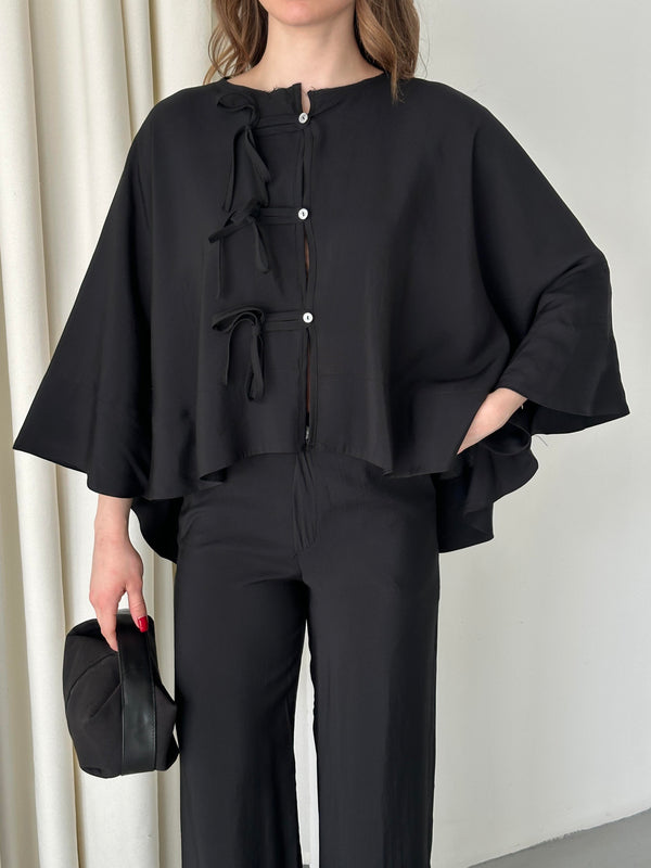 Siyah Yarasa Kol Bağcık Düğme Detaylı Takım