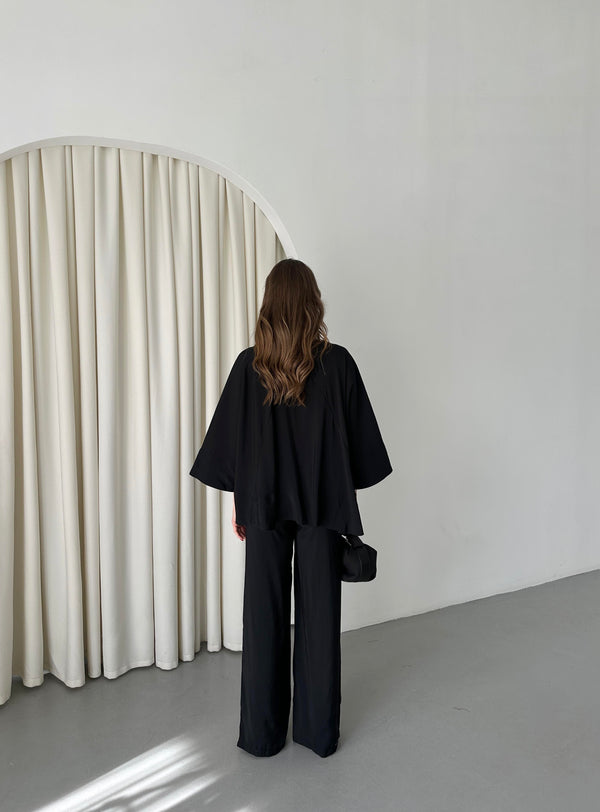 Siyah Yarasa Kol Bağcık Düğme Detaylı Takım