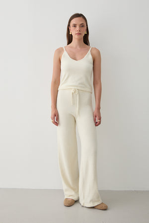 Ekru Yumoş Üçlü Takım