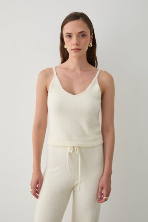 Ekru Yumoş Üçlü Takım