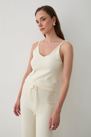 Ekru Yumoş Üçlü Takım