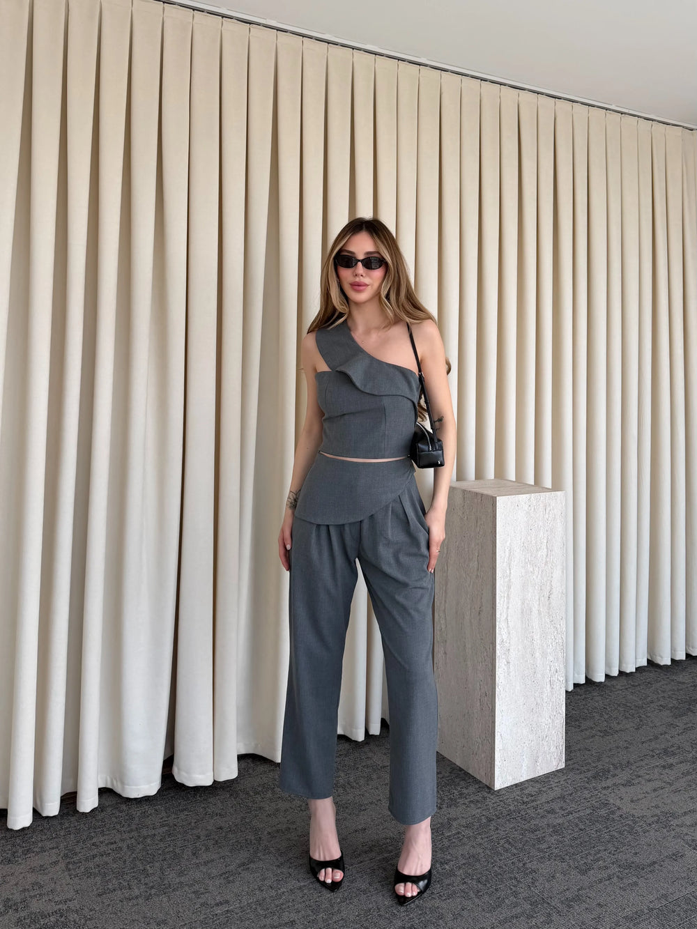 Gri Tek Omuz Tasarım Yaka Bluz Pantolon Takım - 8003