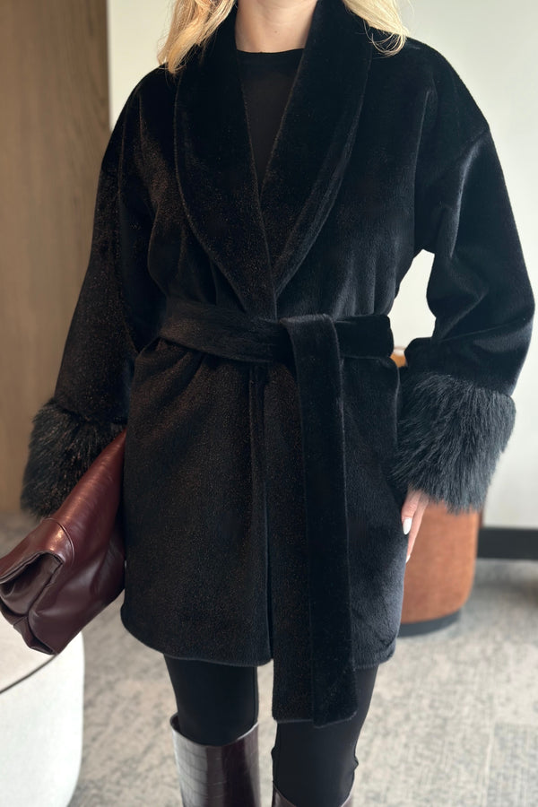 Siyah Kolu Kürklü Kaşe Ceket - 2509