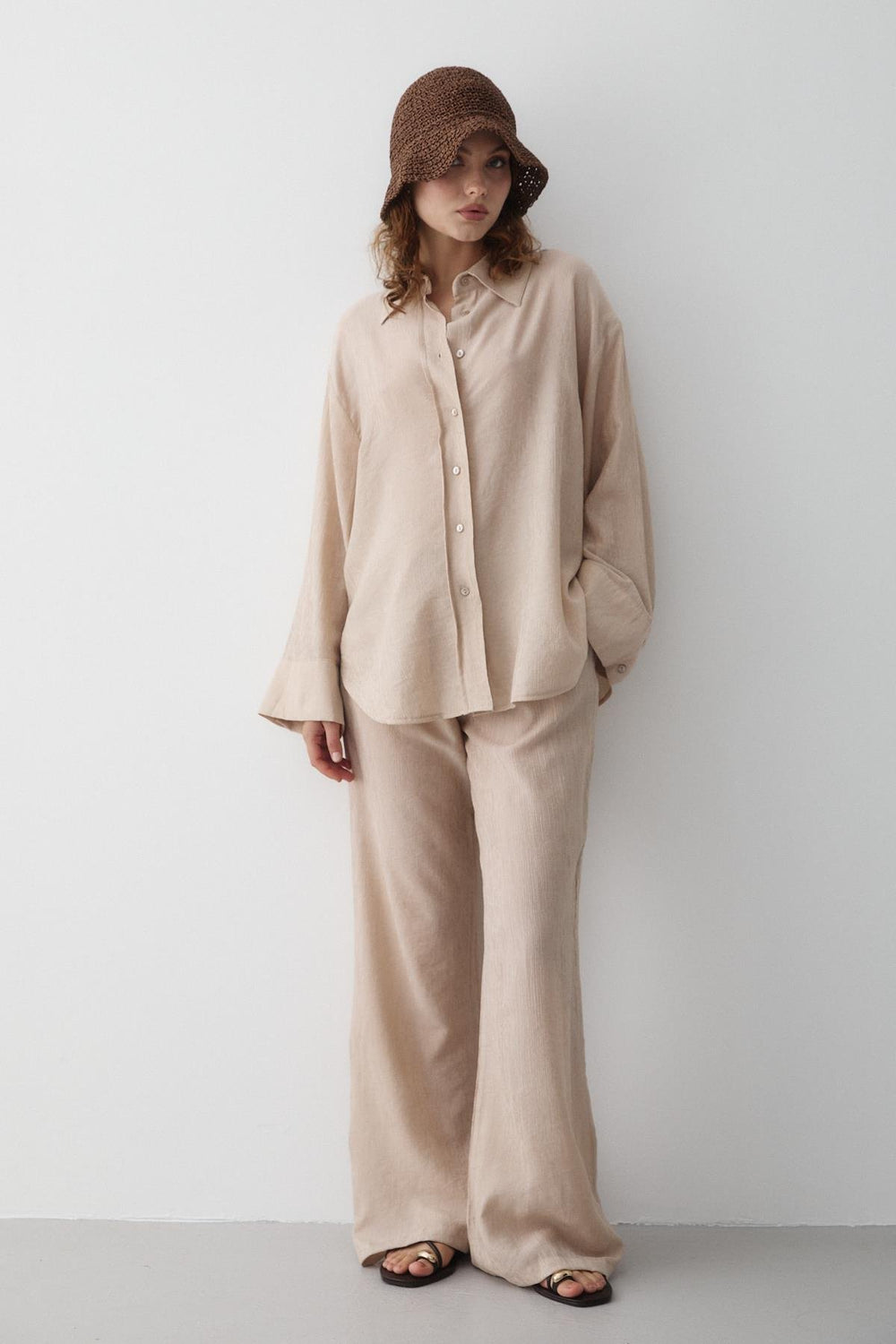 Taş Rengi Dokulu Gömlekli Pantolon Takım